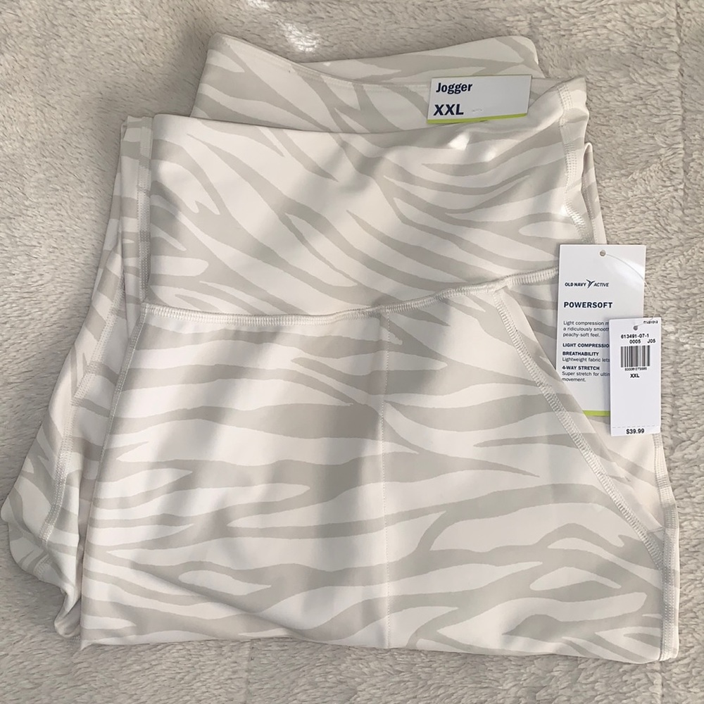 Zebra print active joggers 🤍